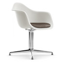 Eames Plastic Armchair RE DAL, Blanc, Avec coussin d'assise, Gris chaud / marron marais