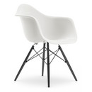 Eames Plastic Armchair RE DAW, Blanc, Sans rembourrage, Sans rembourrage, Version standard - 43 cm, Érable noir