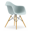 Eames Plastic Armchair RE DAW, Gris bleuté, Sans rembourrage, Sans rembourrage, Version standard - 43 cm, Érable nuance de jaune