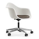 Eames Plastic Armchair RE PACC, Blanc, Avec coussin d'assise, Gris chaud / marron marais