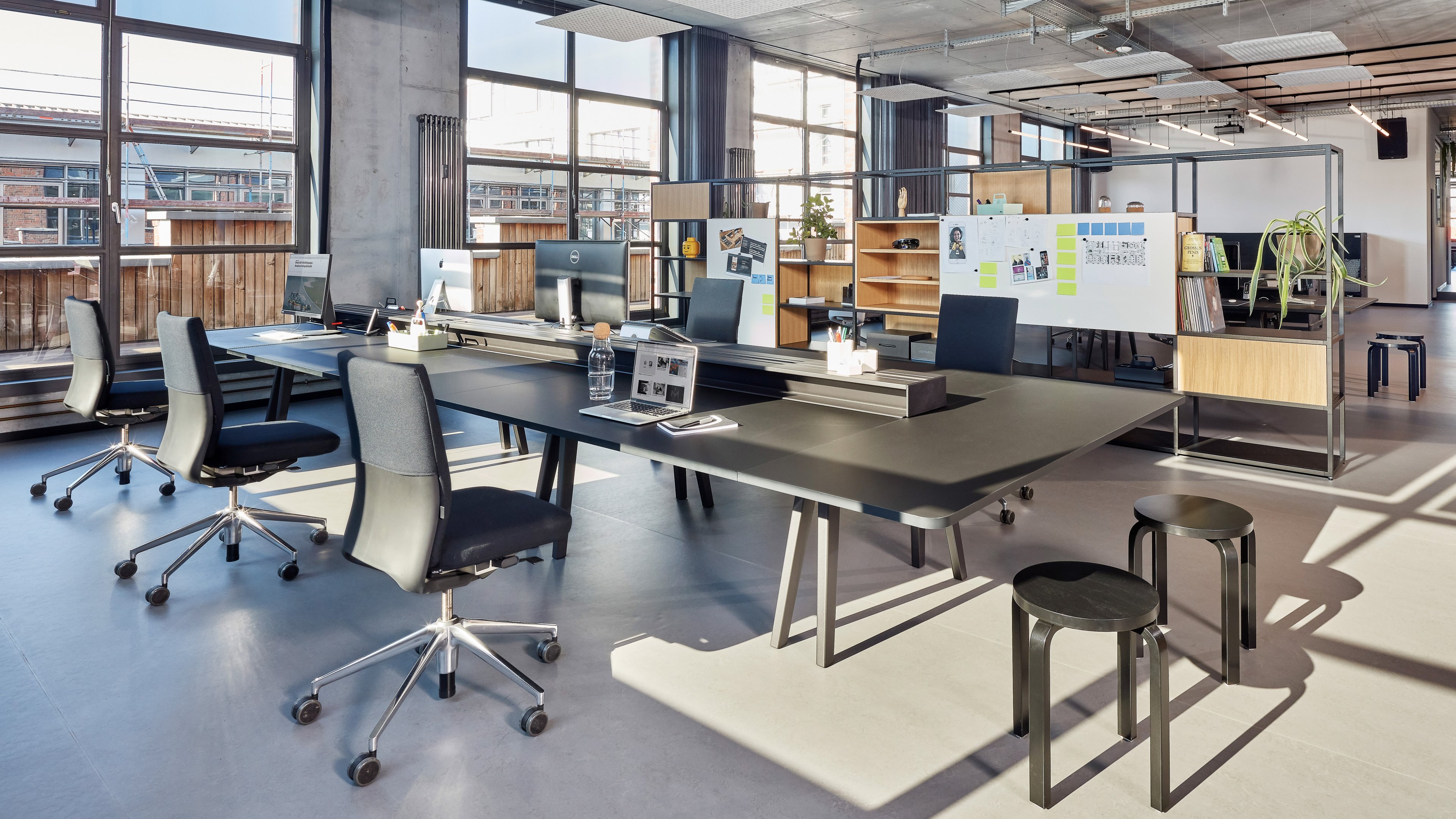 Flexibilité du travail  – le concept de bureau moderne de l'avenir