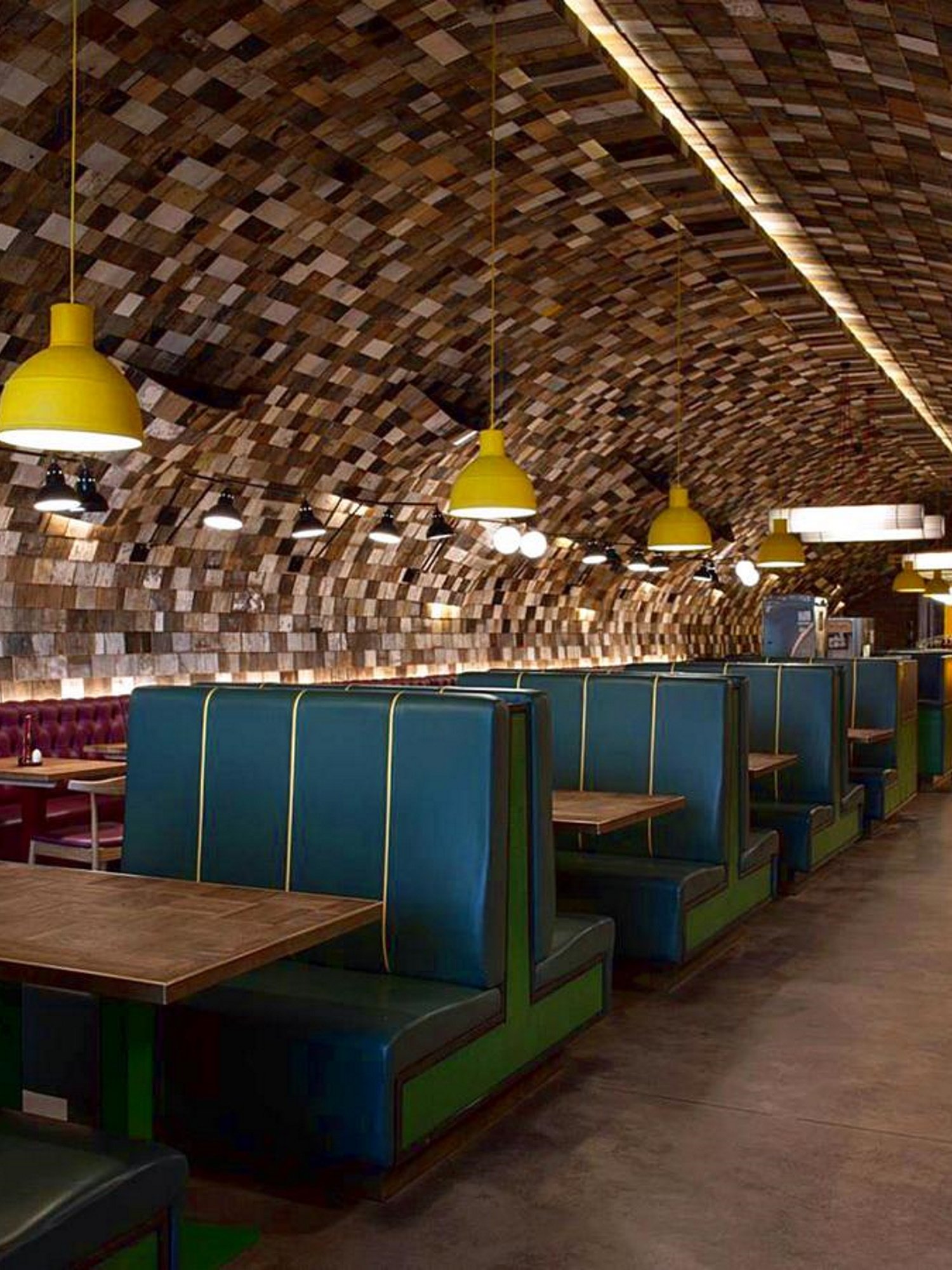 Suspensions Unfold Muuto restaurant