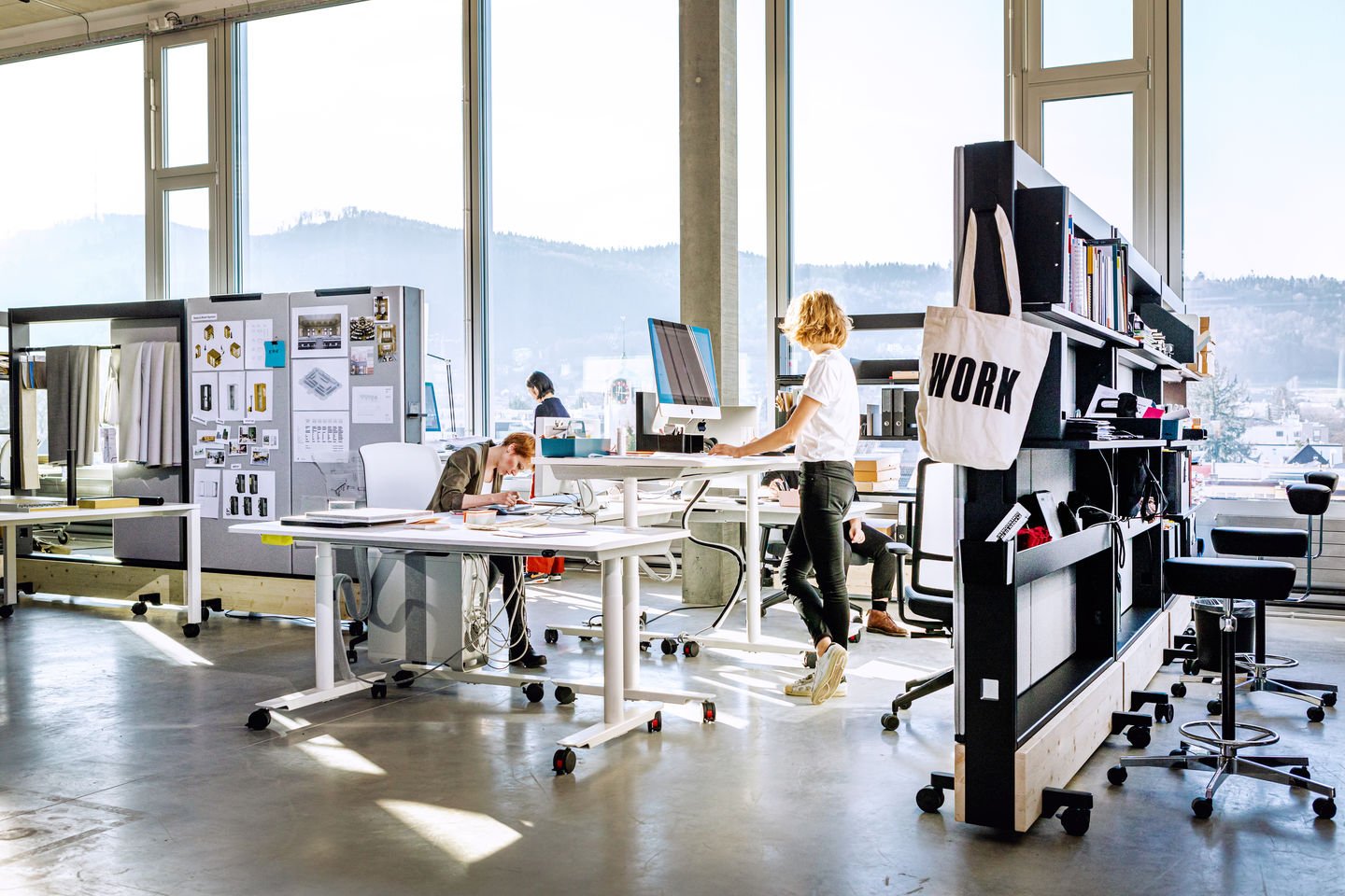 Club Office : paysage bureaux pour travail d'équipe moderne