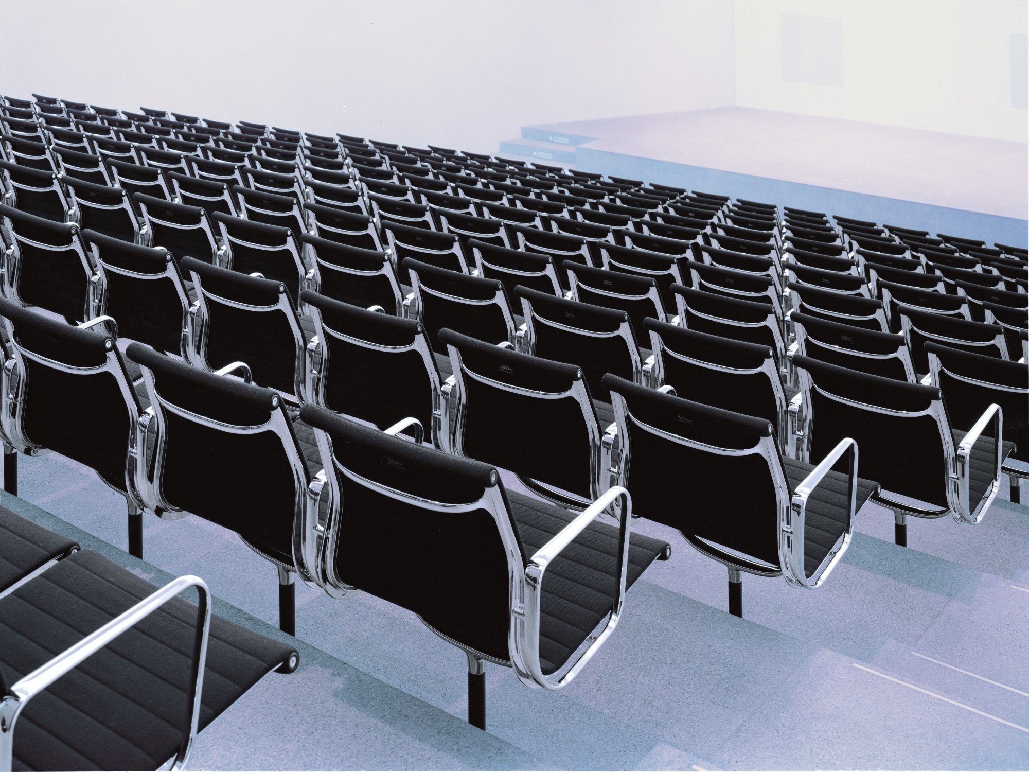Eames Alu Chairs de Vitra