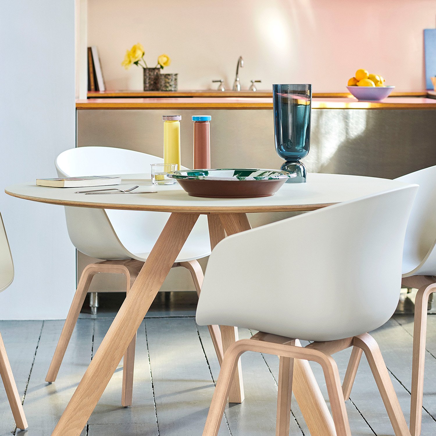 Copenhague Round Table CPH20, Ø 120 x H 74, Chêne laqué, Placage