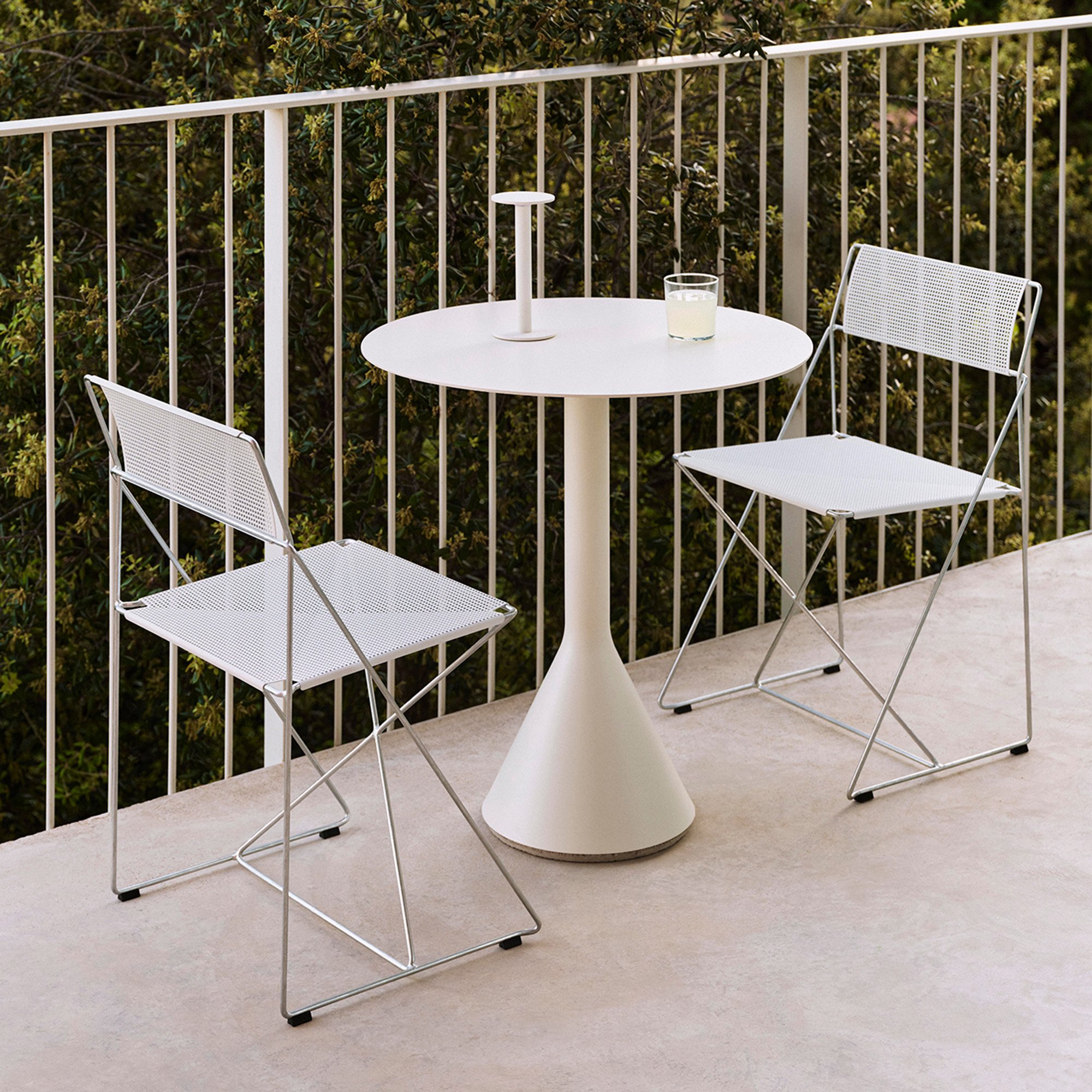 Table Palissade Cone, Ø 90 x H 74, Rouge oxyde | Hay | Tables de