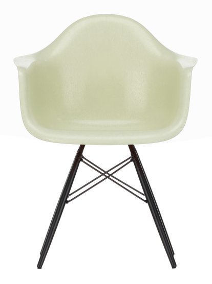 Eames Fiberglass Armchair DAW, Eames parchment, Érable noir