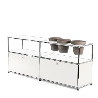 Meuble Sideboard USM Haller pour plantes, Blanc pur RAL 9010, Avec 2 portes abattantes, Avec 3 pots sur la droite, Basalte