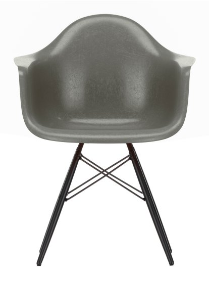 Eames Fiberglass Armchair DAW, Eames raw umber, Érable noir