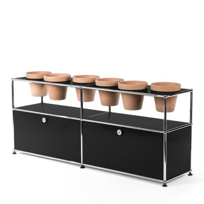 Meuble Sideboard USM Haller pour plantes, Noir graphite RAL 9011, Avec 2 portes abattantes, Avec 6 pots, Terre cuite