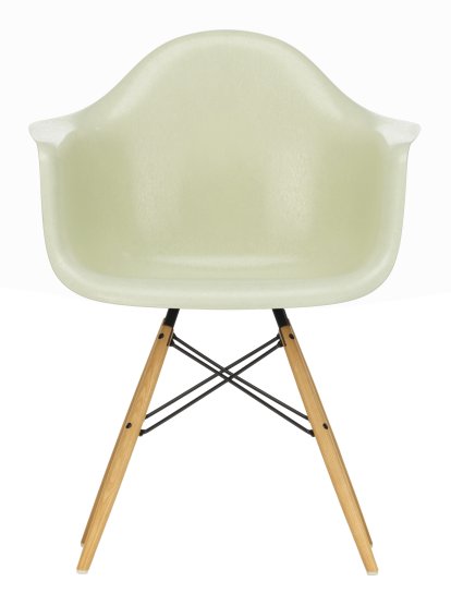 Eames Fiberglass Armchair DAW, Eames parchment, Frêne tons miel